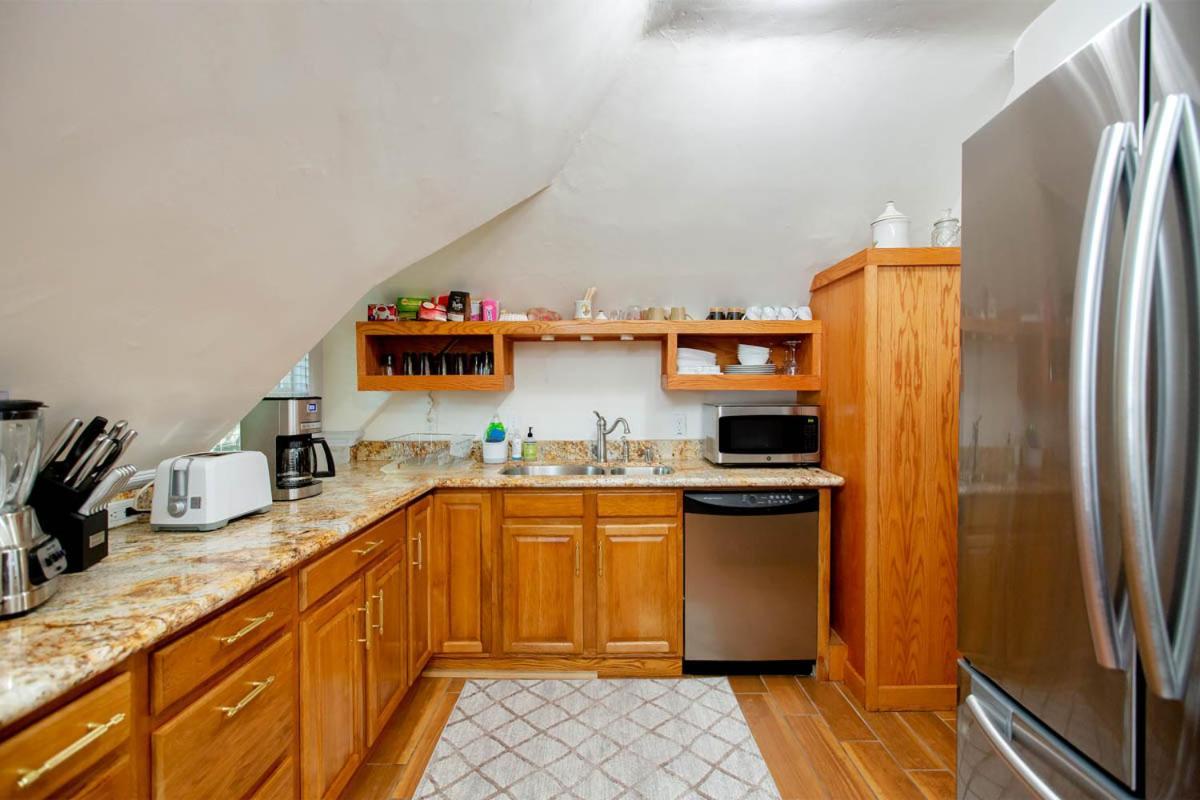 Alameda 3Br Unique Victorian Penthouse With Deck And Outdoor Furniture, Ac, 3 Blocks To Beach & Shopping Center & 2 Free Parking Spaces Eksteriør billede