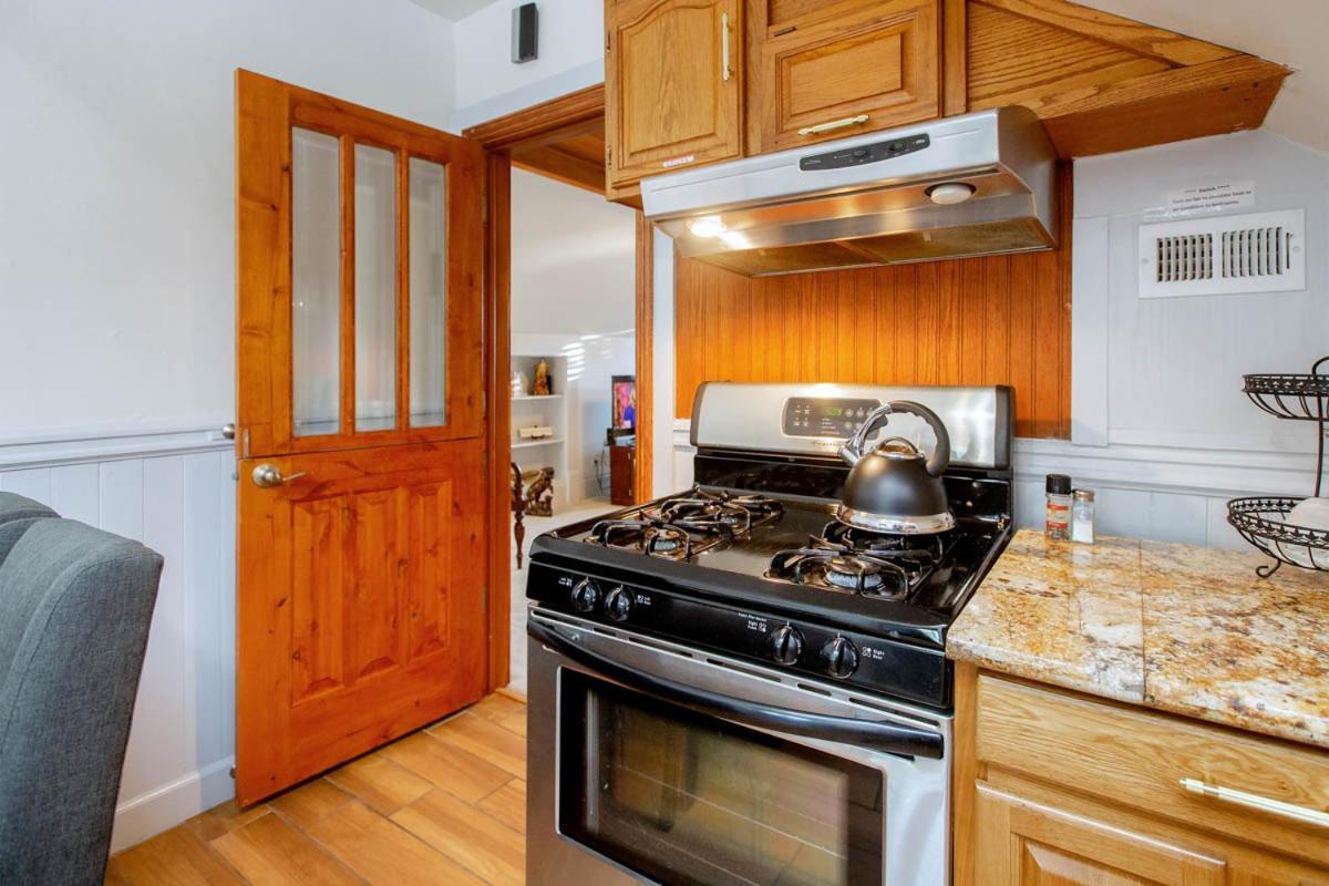 Alameda 3Br Unique Victorian Penthouse With Deck And Outdoor Furniture, Ac, 3 Blocks To Beach & Shopping Center & 2 Free Parking Spaces Eksteriør billede
